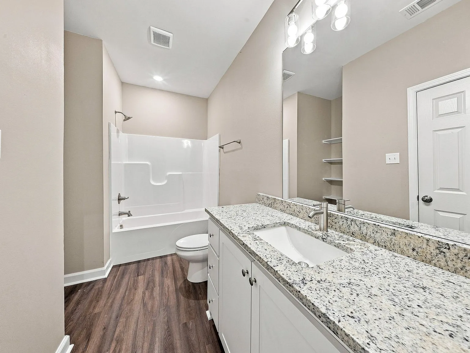 408 Redbud Ct — Photo 4