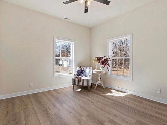 5th image of 4021 E Porter St