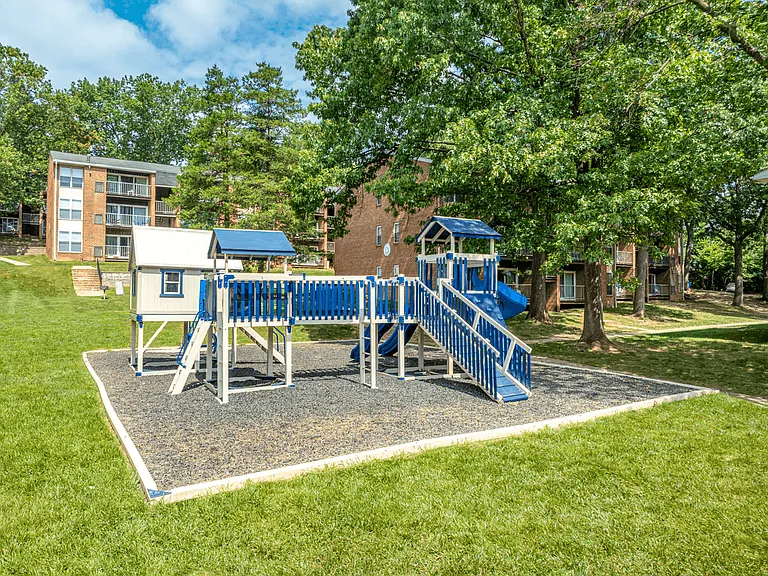 Hillside Apartments — Photo 20