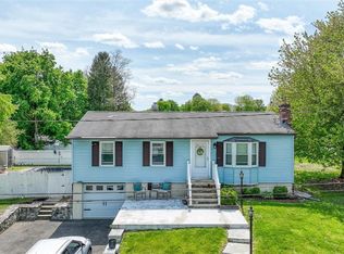 4 Essex Rd, Fishkill, NY 12524