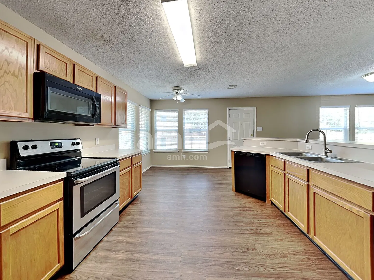 4 bed, 2.5 bath, 2486 sqft, $2,695 — Photo 4