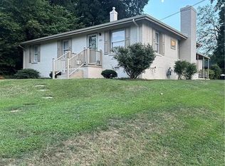 1524 Overbrook Rd, Burlington, NC 27215