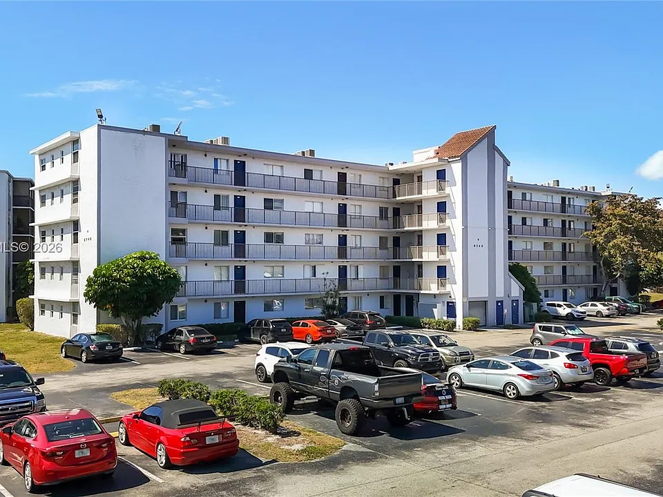 8740 N North Sherman Cir #206