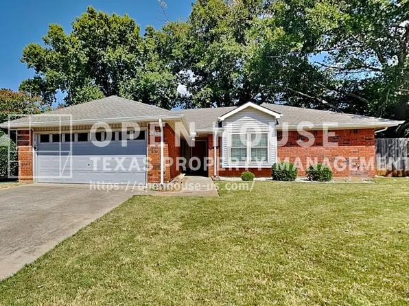 2613 Forestview Dr, Corinth, TX 76210
