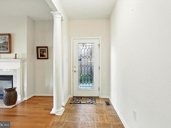4th image of 608 Trafalgar Dr