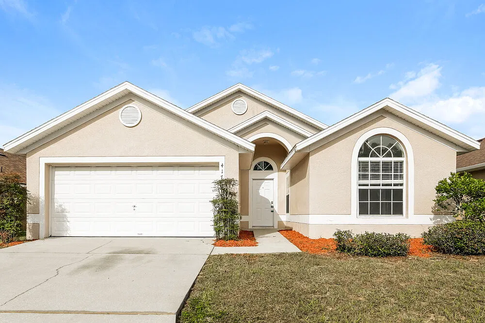 4 bed, 2.0 bath, 1639 sqft, $2,620 — Photo 1