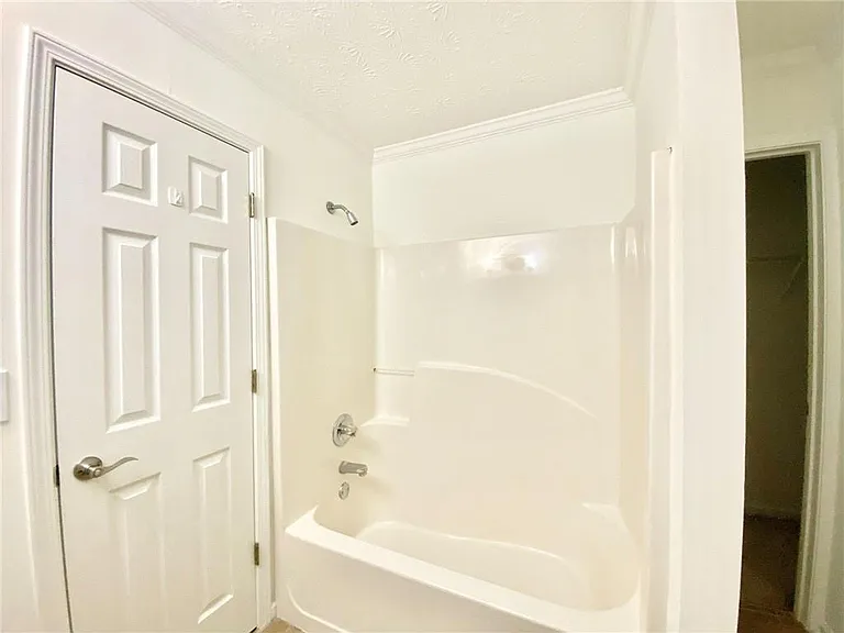 640 Suwanee Lakes Cir — Photo 26