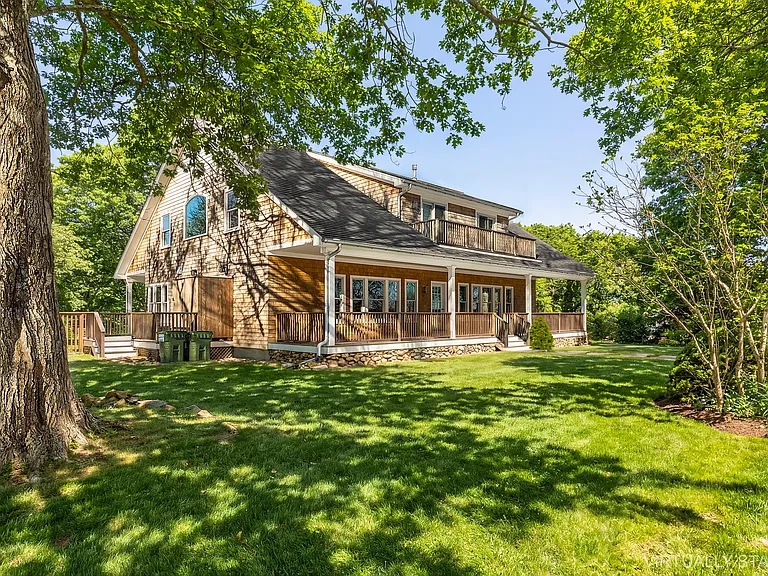 4 Bayberry Rd — Photo 1