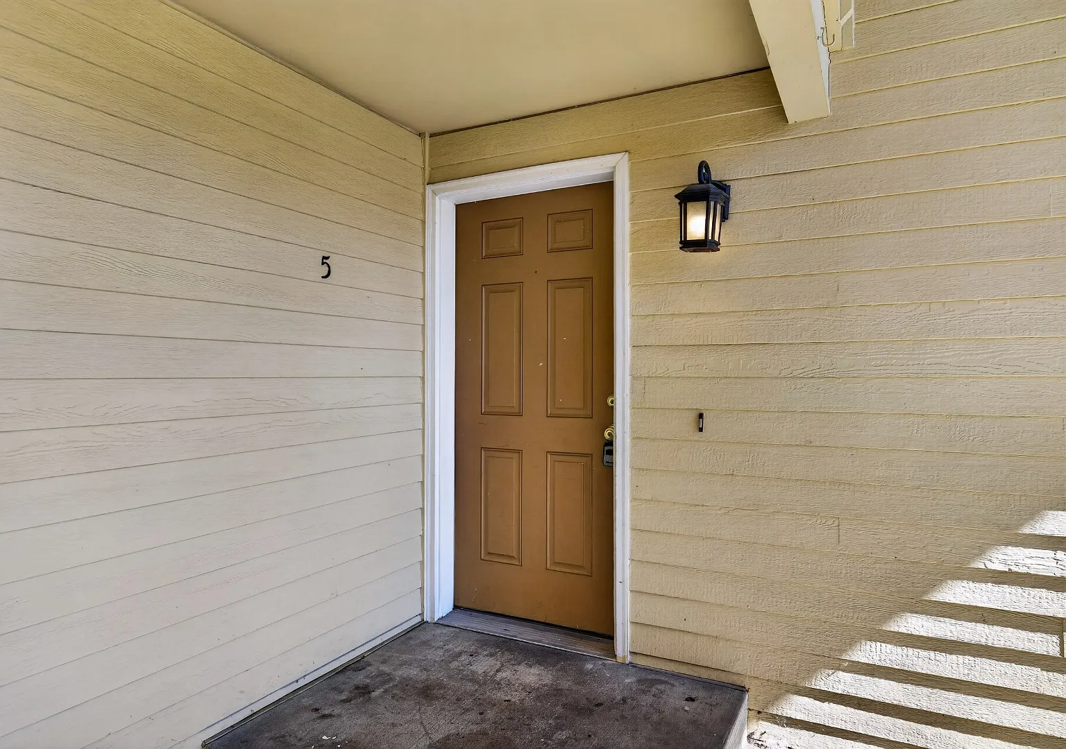 Spacious 3 bed Home with Detached Garage! — Photo 4