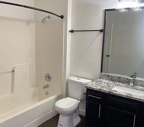 5th image of 517 E Douglas Ave APT 314