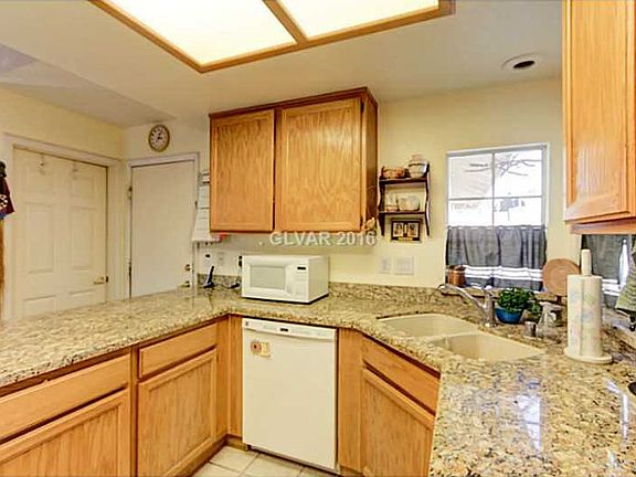 4th image of 7429 W Gilmore Ave