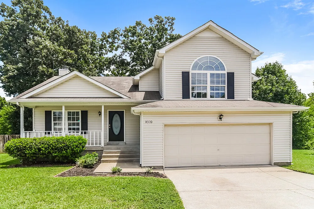 3 bed, 2.5 bath, 1837 sqft, $2,325 — Photo 1