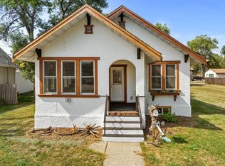 213 6th St NW, Minot, ND 58703