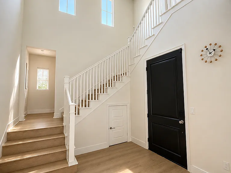 110 Plum Lily — Photo 3