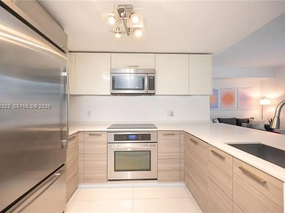 1300 Brickell Bay Dr #CU-1601