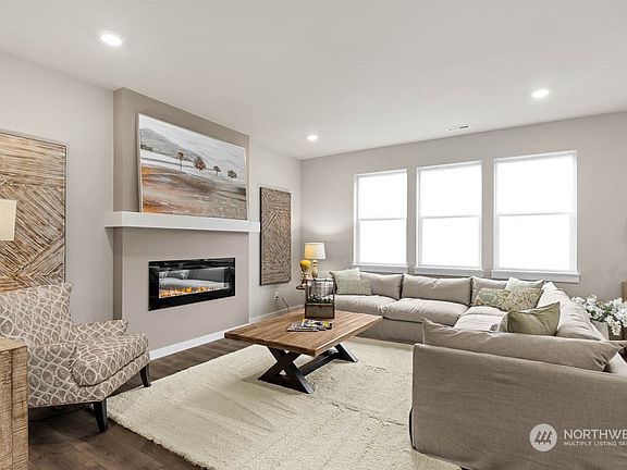 Features privacy windows for added light. Photos are for representational purposes only. Colors and options may vary>