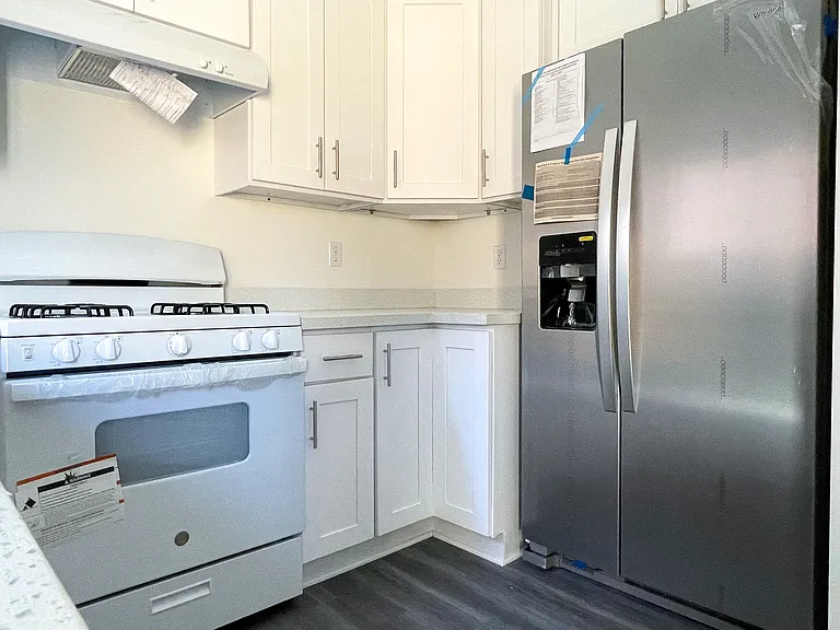 Iris Apartments — Photo 7