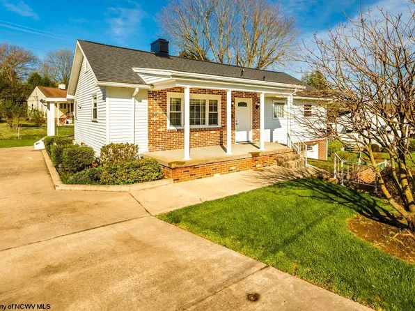 3325 Oakwood St, Morgantown, WV 26505