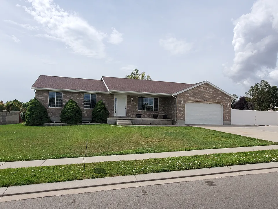 4785 W Dorilee Dr