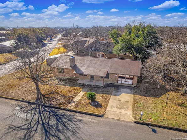 311 Broadmoor Dr, Fredericksburg, TX 78624