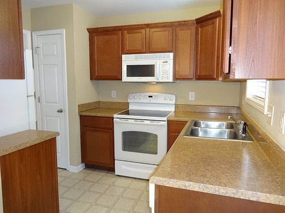 5th image of 3165 Brook Hill Dr