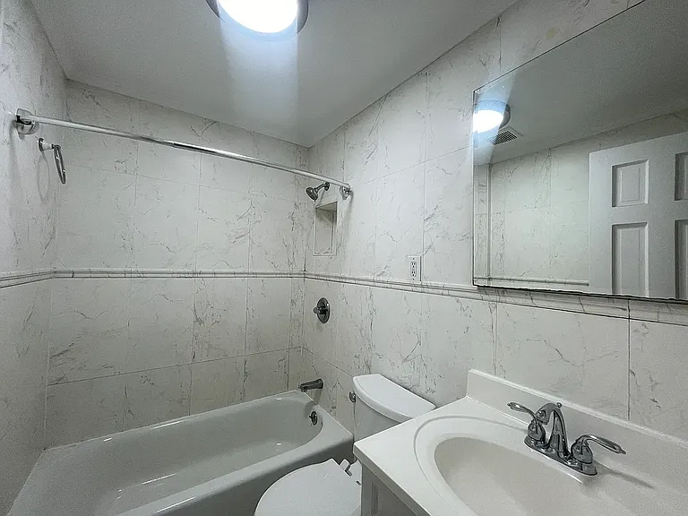 121 E 31st St #1E — Photo 15