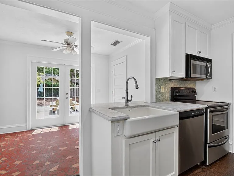 433 SE 7th St — Photo 12