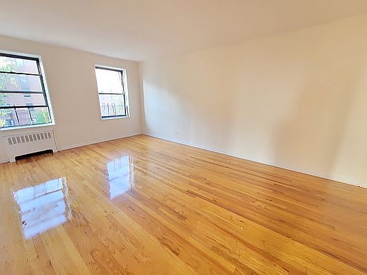3rd image of 72-15 37th Ave #403