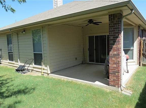 4th image of 2444 Priscella Dr
