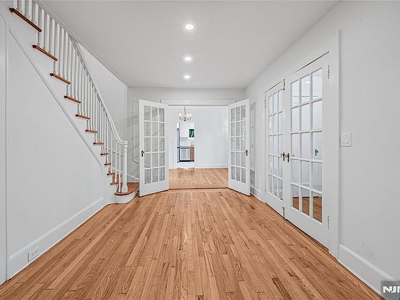 3rd image of 8 Harriot Ave