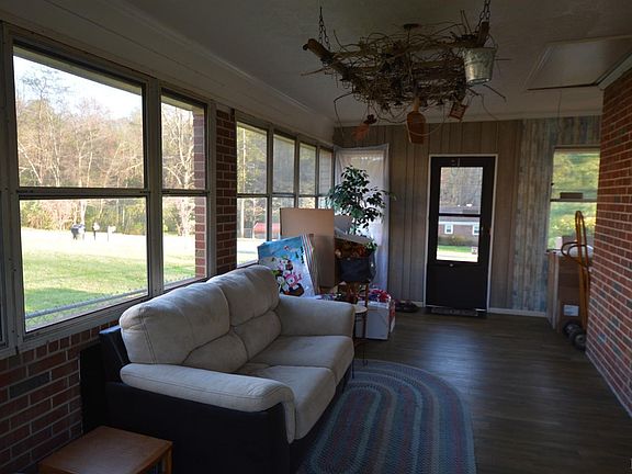 5th image of 319 Greenwood Dr