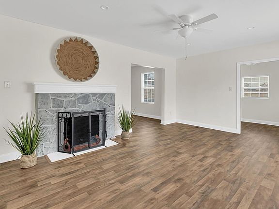 5th image of 298 Marion Ave