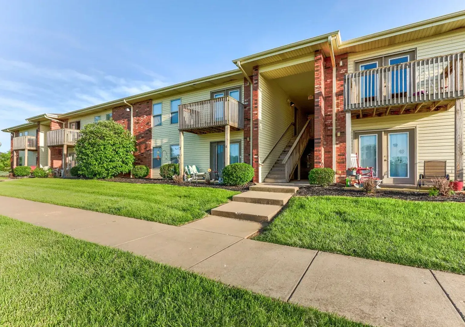 Ozark Mountain Crossing Apartments — Photo 3
