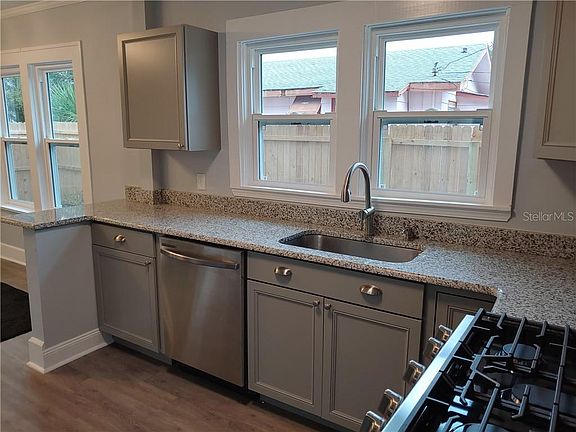 5th image of 416 26th Ave S