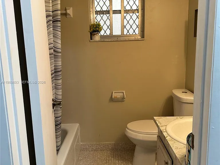 410 SE 2nd St #118 — Photo 5