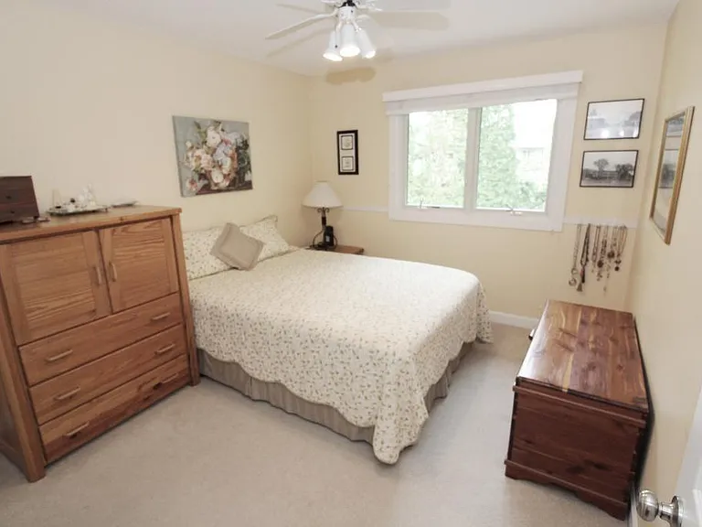572 Kent Cir — Photo 7