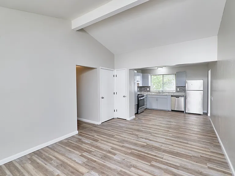 1495 Tremont Dr — Photo 12