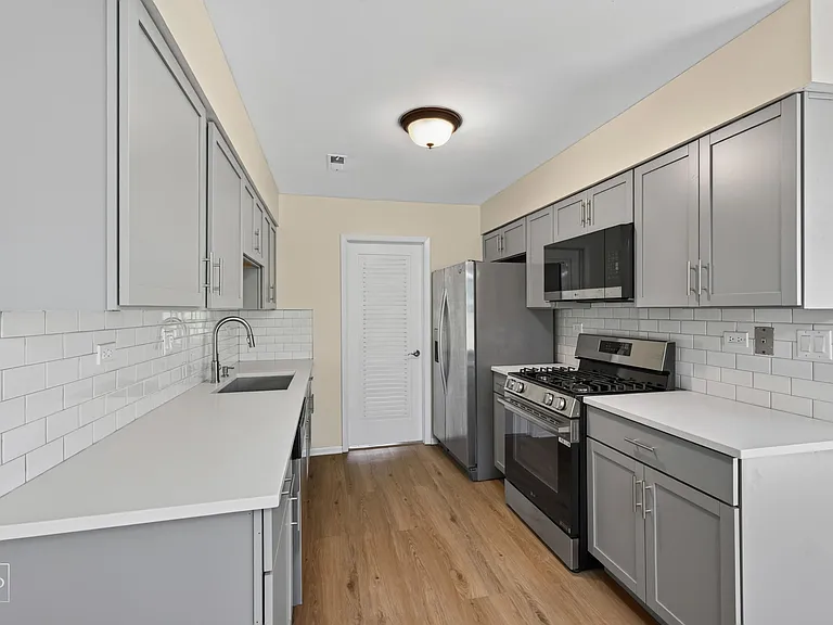7922 Knottingham Cir #B — Photo 5