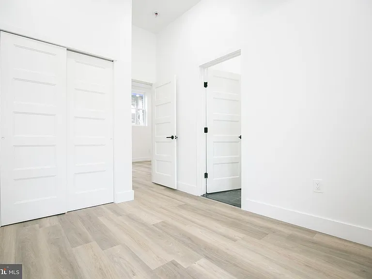 1153 N Front St #3F — Photo 8