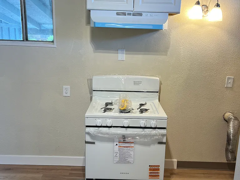 3950 N Fresno St — Photo 10