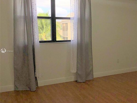 3rd image of 8205 Lake Dr #505