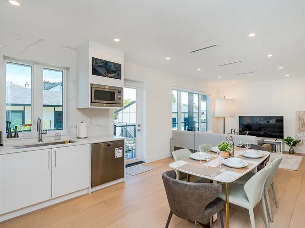 8182 Cartier St #1, Vancouver, BC V6P 4S1