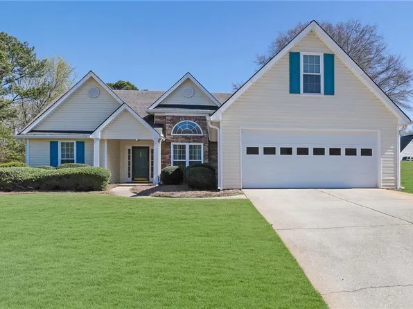 6185 Devonshire Dr, Flowery Branch, GA 30542