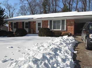 1716 Pine Valley Dr, Vienna, VA 22182