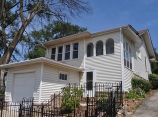 615 Wellington Ave, Elgin, IL 60120