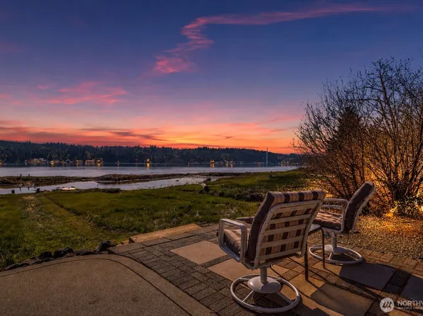 730 E North Bay Road, Allyn, WA 98524