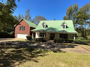 210 Little Creek Dr, Hattiesburg, MS 39402