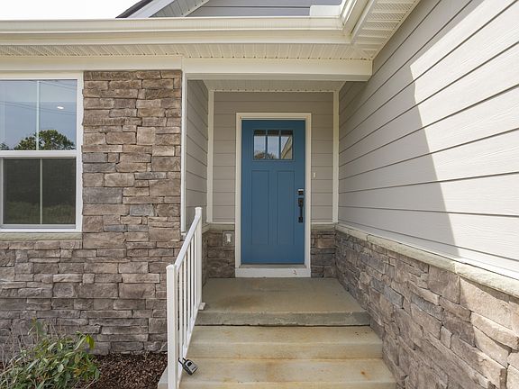 3rd image of 711 Cottage Dr
