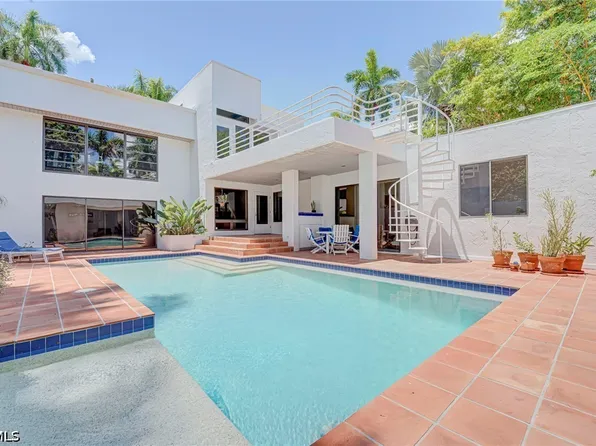 1215 Caloosa Dr, Fort Myers, FL 33901