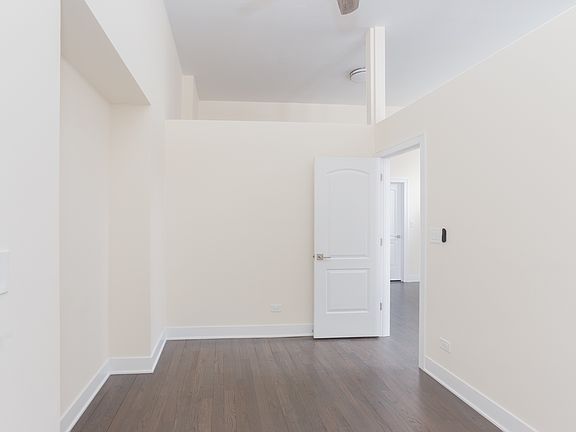 3rd image of 2047 1/2 N Hoyne Ave #Gs